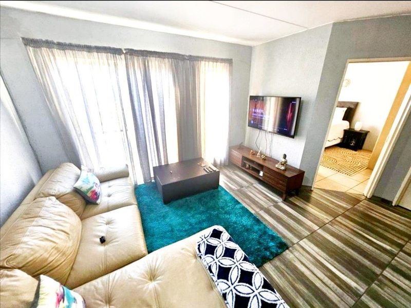 Perfect two bedroom townhouse in Klippoortje - Photo 6