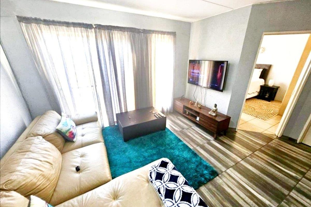 Perfect two bedroom townhouse in Klippoortje - Photo 4