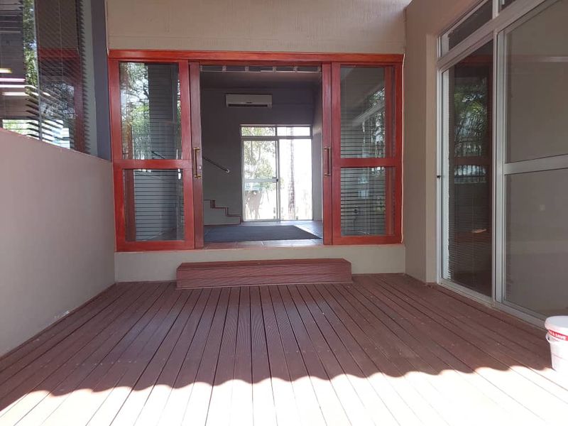 EROSPARK - SPACIOUS FAMILY HOME ON A LARGE ERF - Photo 3