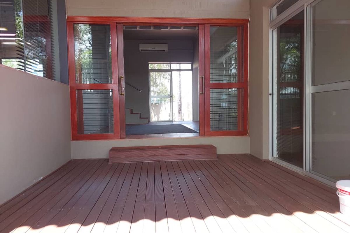 EROSPARK - SPACIOUS FAMILY HOME ON A LARGE ERF - Photo 3