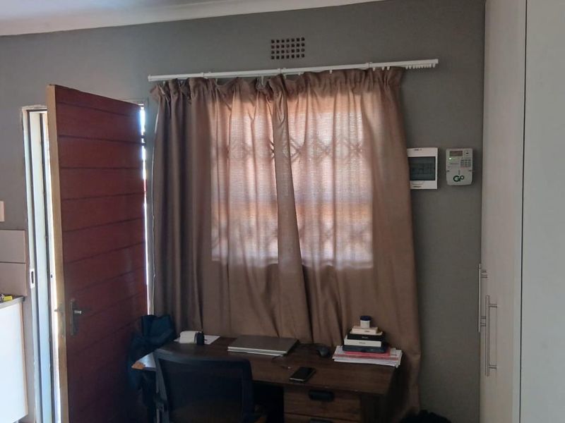 Clayville Ext 77 R 1350 000 - Family Home - Photo 10