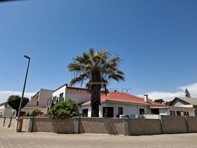 Seaside Living in Vineta – Wake Up to Ocean Views! - Photo 3