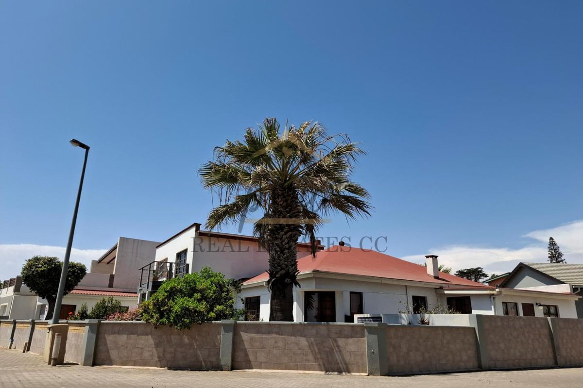 Seaside Living in Vineta – Wake Up to Ocean Views! - Photo 3