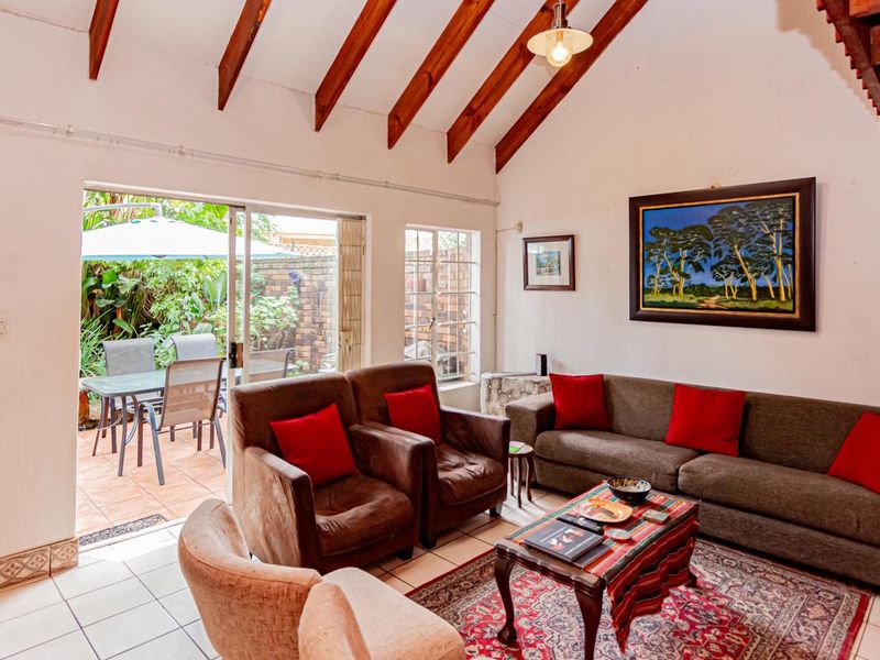 Delightful 3-Bedroom Duplex with Double-Volume Living in Tranquil Murrayfield Complex - Photo 8