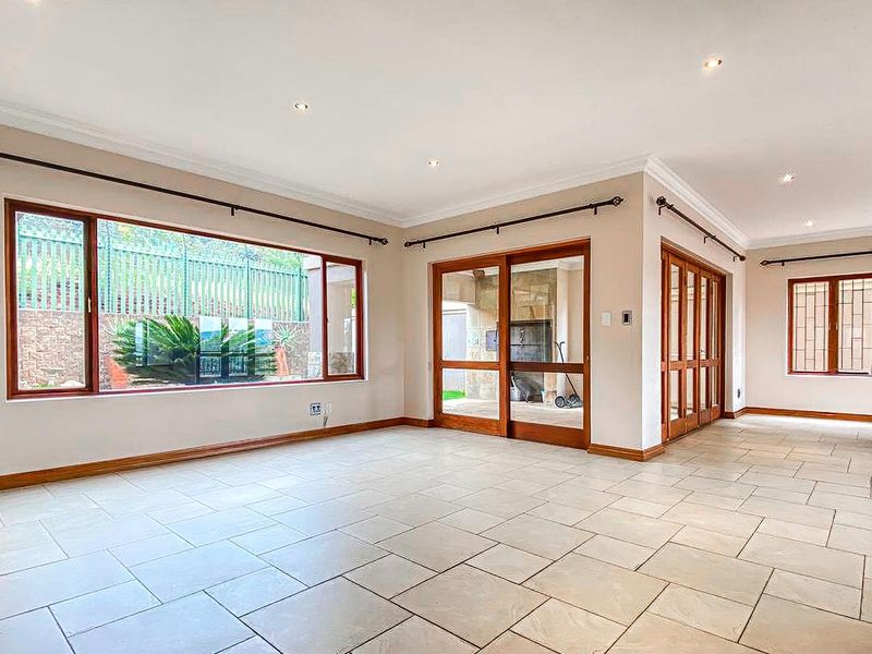 Expansive Luxury Living with Breathtaking Elevated Views - Photo 7