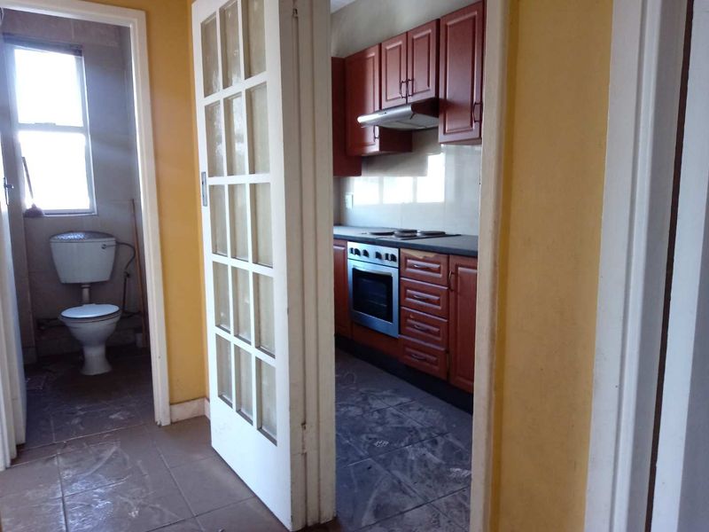 2.5 Bedroom flat in The Gables on Victoria Embankment! - Photo 8