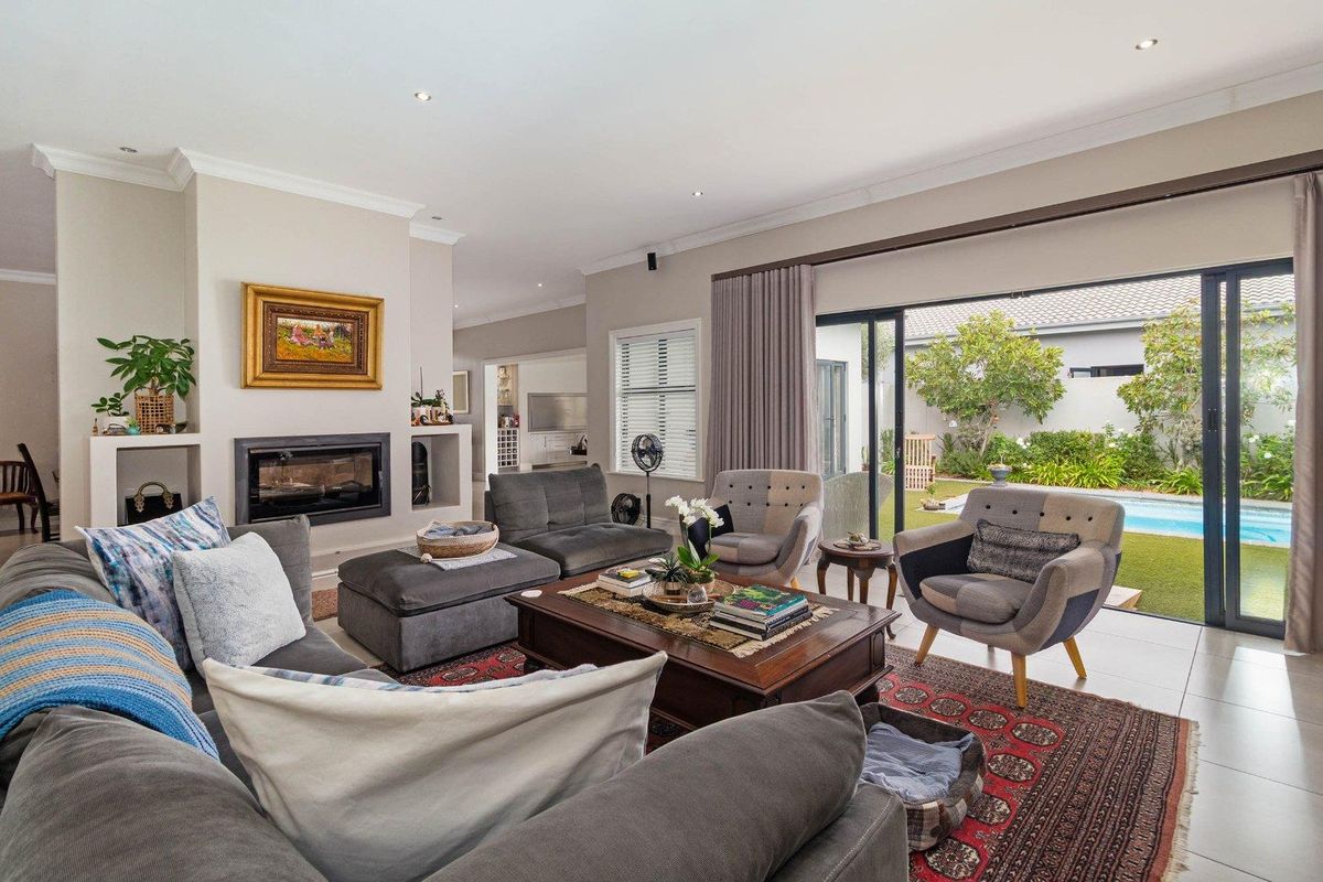 RARE FIND IN SAGEWOOD ESTATE - Photo 3