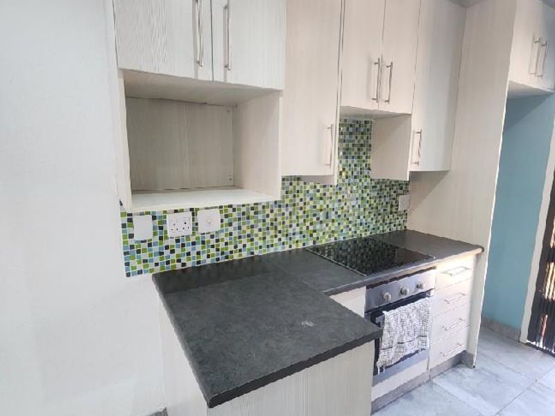 Spacious 3 Bedroom Duplex with Loft, Double Garage & Private Garden to Rent in Almeisan, Wilgeheuwel - Photo 7