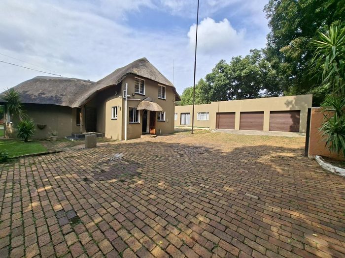 Property #2463012, House For Sale in Buccleuch