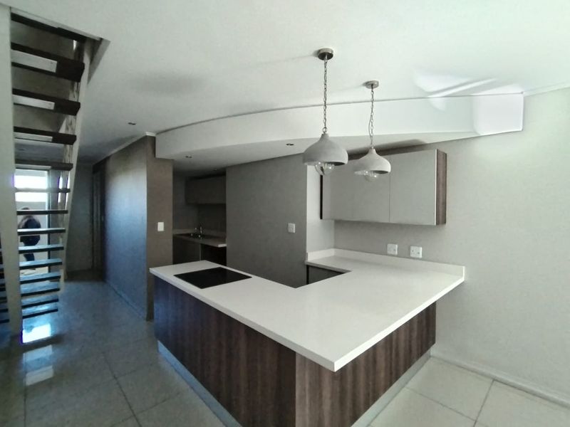 Modern and beautiful duplex apartment in Menlo Park. - Photo 8