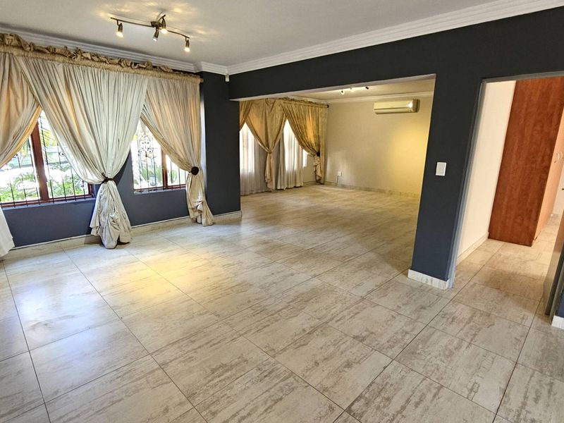 4 Bedroom Family Home With Pool In Melodie Hartbeespoort - Photo 4