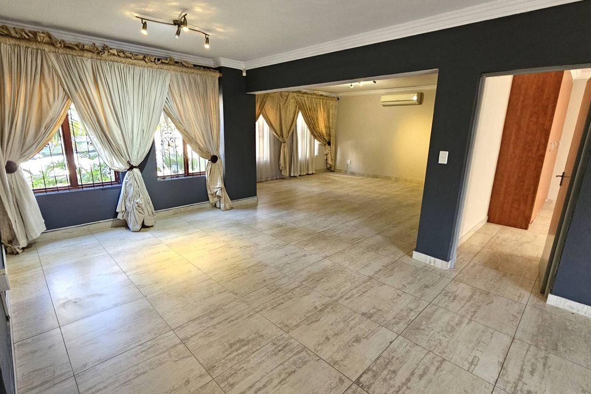 4 Bedroom Family Home With Pool In Melodie Hartbeespoort - Photo 4