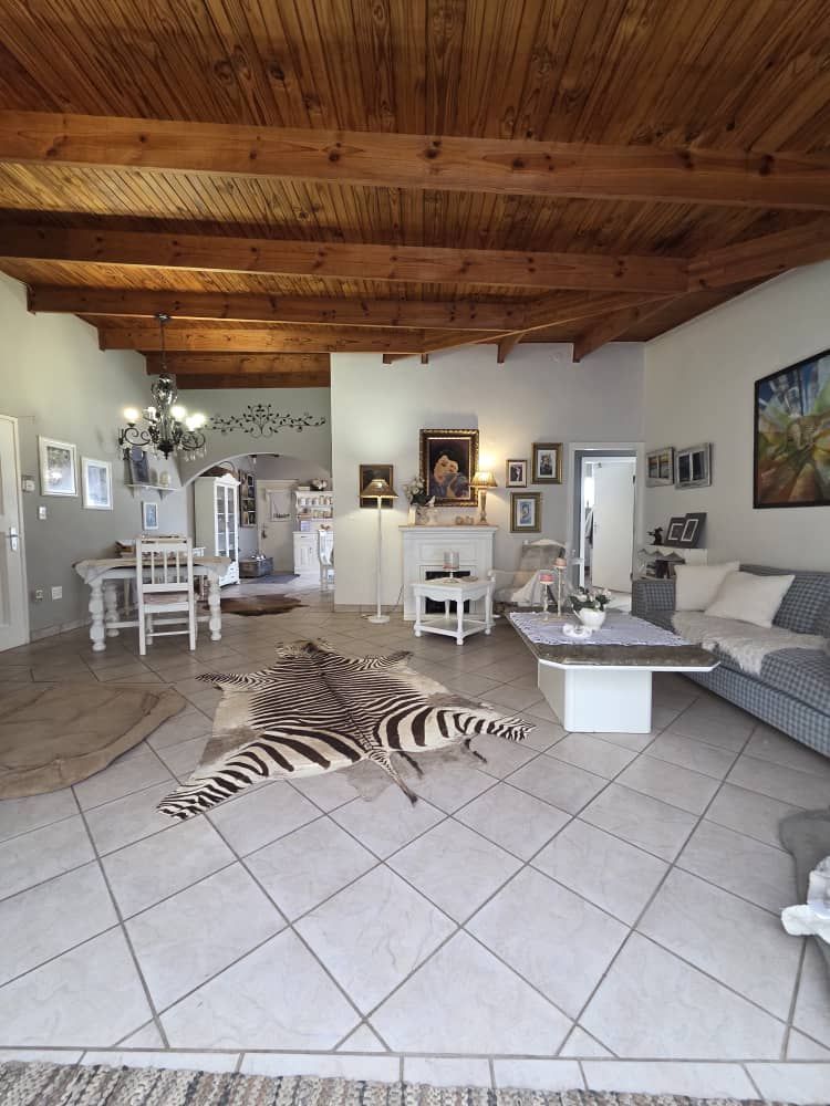 Spacious lounge