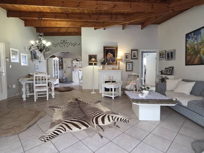 3 Bedroom Home For Sale in Vineta - Photo 2