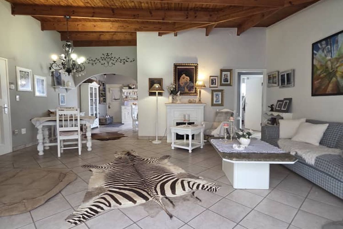 3 Bedroom Home For Sale in Vineta - Photo 2