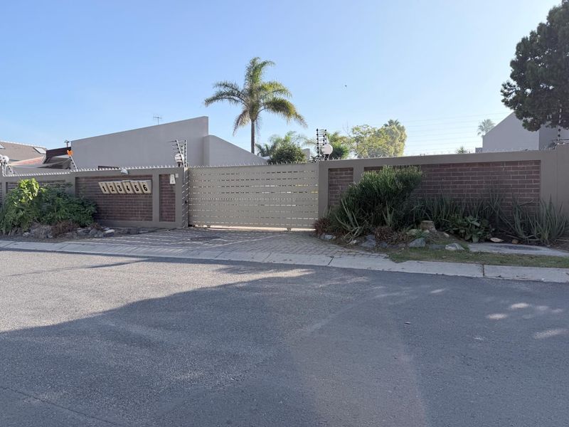 Spacious and Meticulously Maintained Home - Photo 4