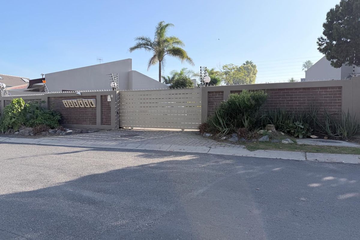 Spacious and Meticulously Maintained Home - Photo 4