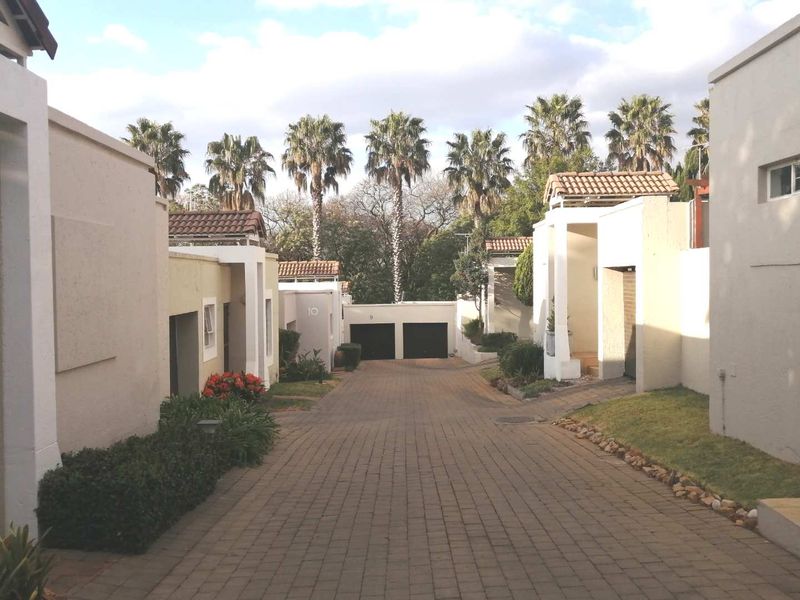 Lovely Unfurnished Unit in sought after Complex in Morningside - Photo 2