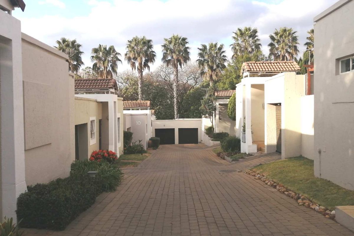 Lovely Unfurnished Unit in sought after Complex in Morningside - Photo 2