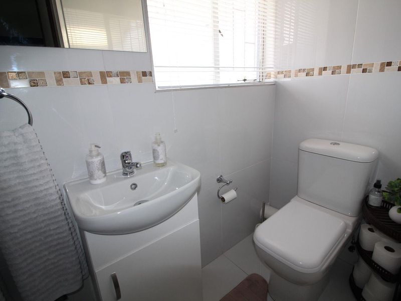 3 Bedroom, 2 Bathroom In Security Complex - Photo 6