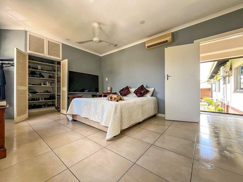 Massive home in sought after Glen Hills with magnificent inland views! - Photo 10