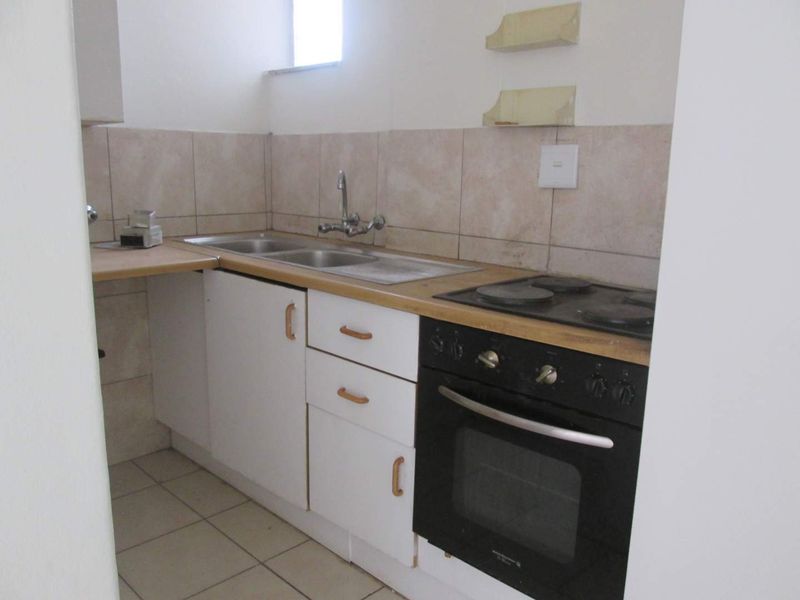 A BEAUTIFUL , NEAT AND CLEAN [1] ONE BEDROOM APARTMENT FOR SALE IN DIE MOOT [DASPOORT ] PTA - Photo 6