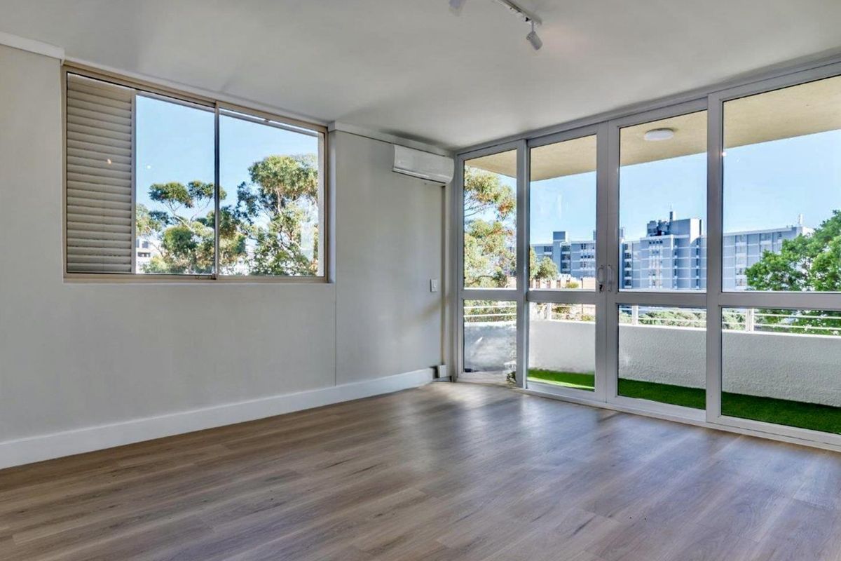 Newly Renovated Designer Apartment - Photo 5