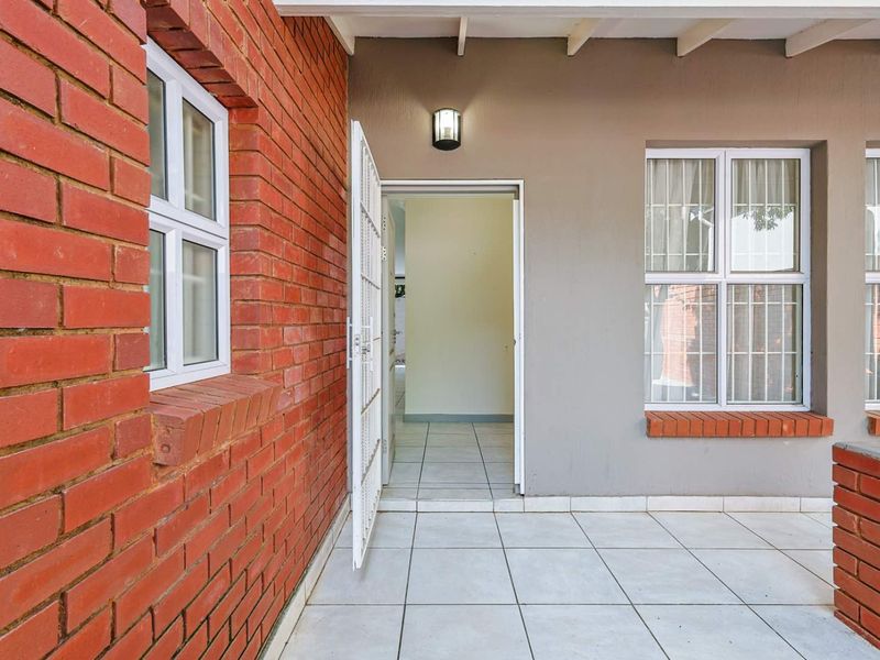 Exceptional 4-Bedroom Townhouse in Exclusive Farmers Folly Complex - Photo 7