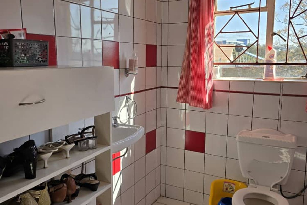 Invest in Versatility: Windhoek North : Home, Office, & Income Space! - Photo 4