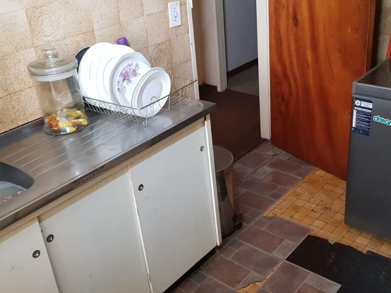 Charming Two-Bedroom Gem: Comfort and Convenience Await - Photo 10