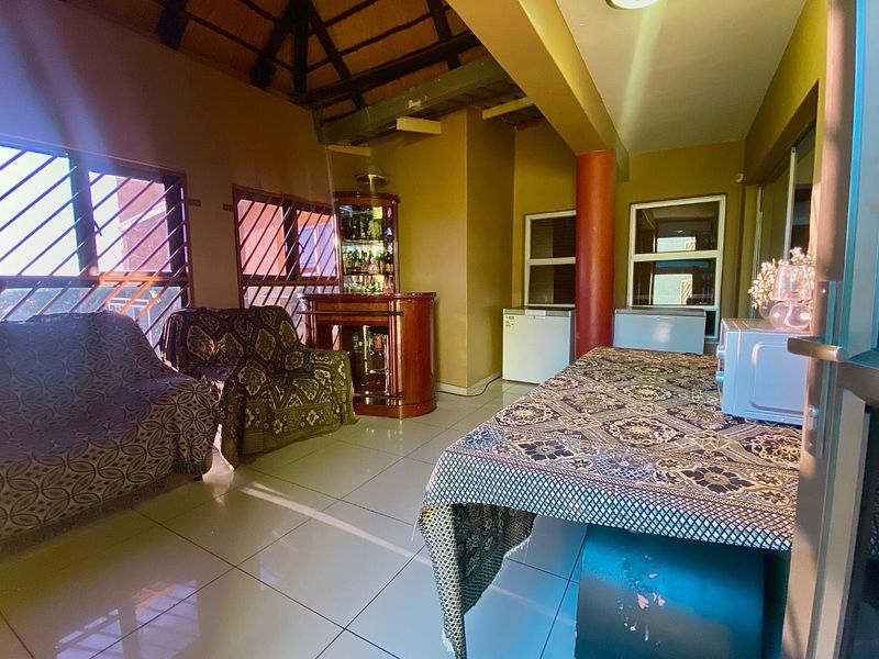 Beautiful Three-Storey Home with Flat for Sale in Dorado Park. - Photo 8