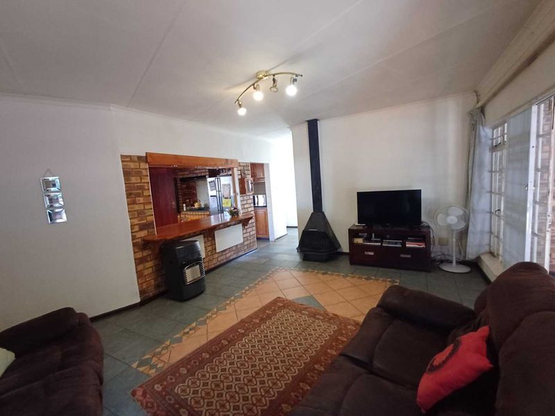Mulbarton, 4Bedroom House with Study - Photo 2