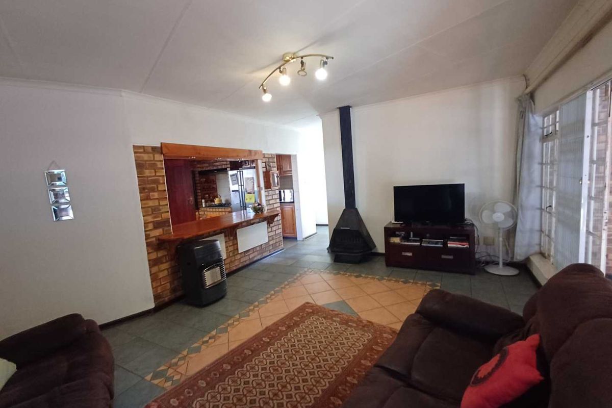 Mulbarton, 4Bedroom House with Study - Photo 2