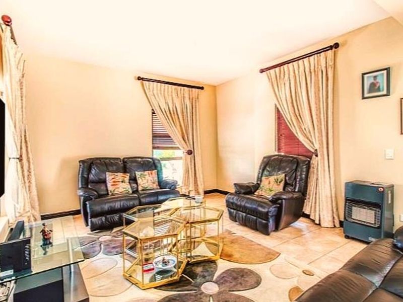 Luxury Family Living in Prestigious Khyalami AH, Midrand Welcome to this exceptional 4-bedroom home nestled in the highly sought-after and secure Khyalami AH - Photo 9