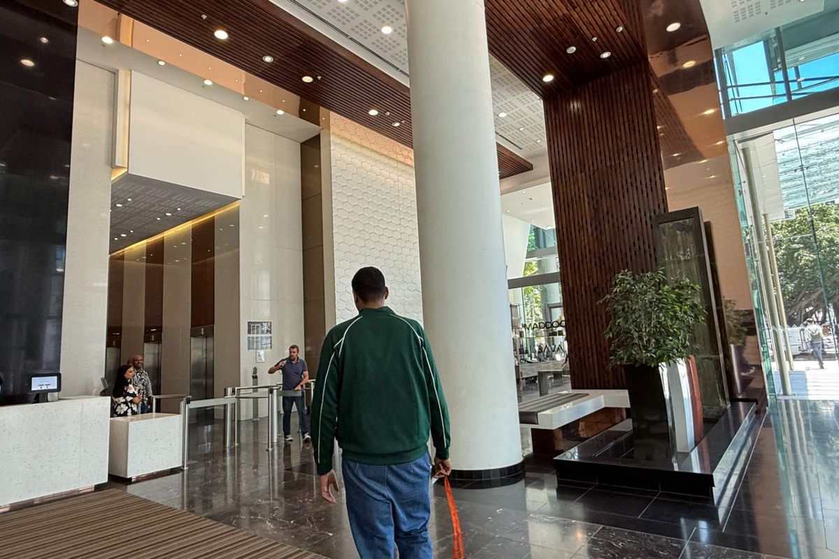 Full floor office with views in prestigious block - Photo 2