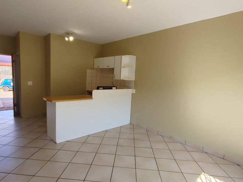 SPACIOUS 1 BEDR GROUNDFLOOR - Photo 6