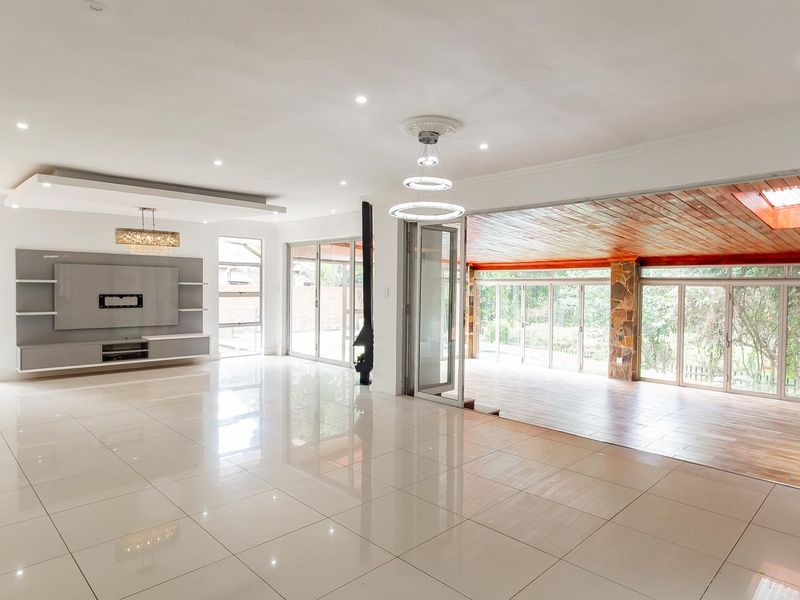 Modern, Newly Renovated 3-Bedroom Home with Solar & Entertainment Appeal in Prime Paulshof Location - Photo 8