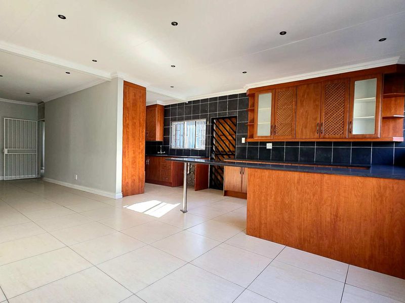 Newly Renovated Family Home with Flatlet Potential & Exceptional Entertainment Space - Photo 3