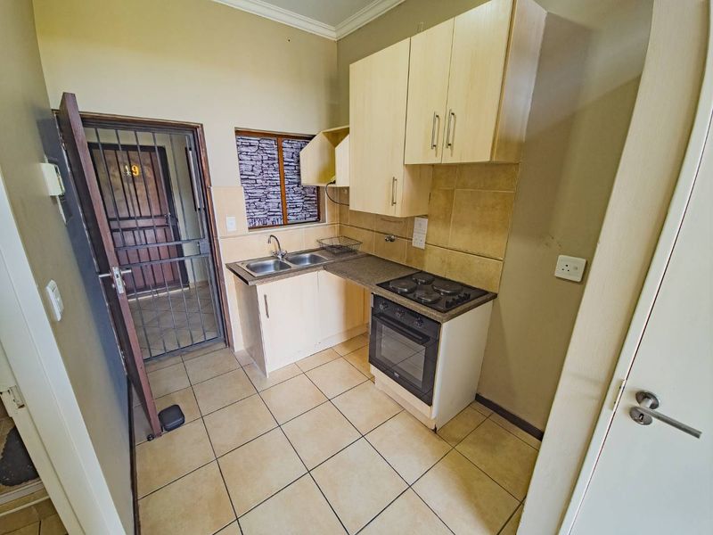 1 Bedroom Apartment available in Hillcrest/Hatfield - Photo 2