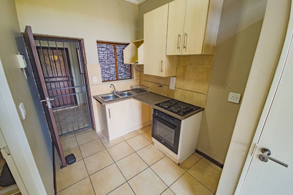 1 Bedroom Apartment available in Hillcrest/Hatfield - Photo 2