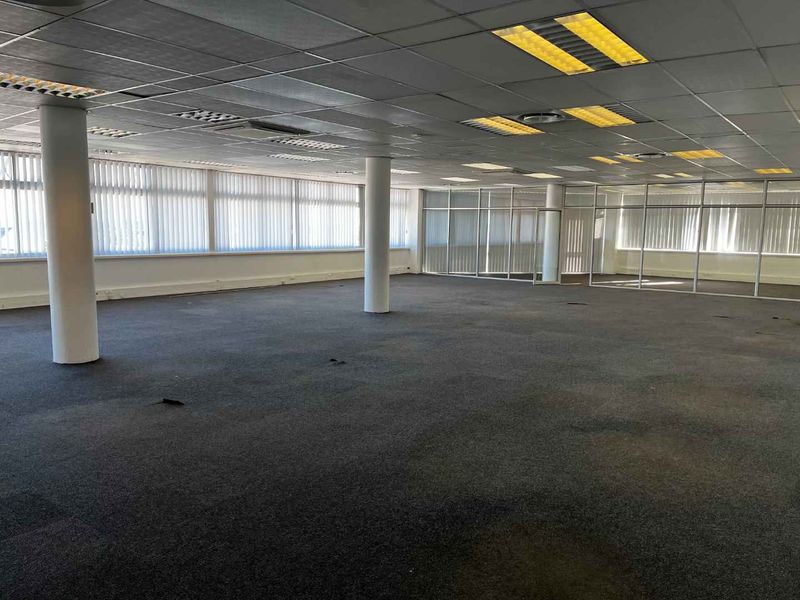 Superb Views & Air Conditioned Offices in Milnerton - Photo 6