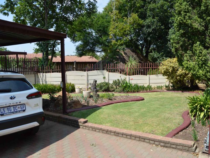 Beautiful family home in Brackenhurst - Photo 4