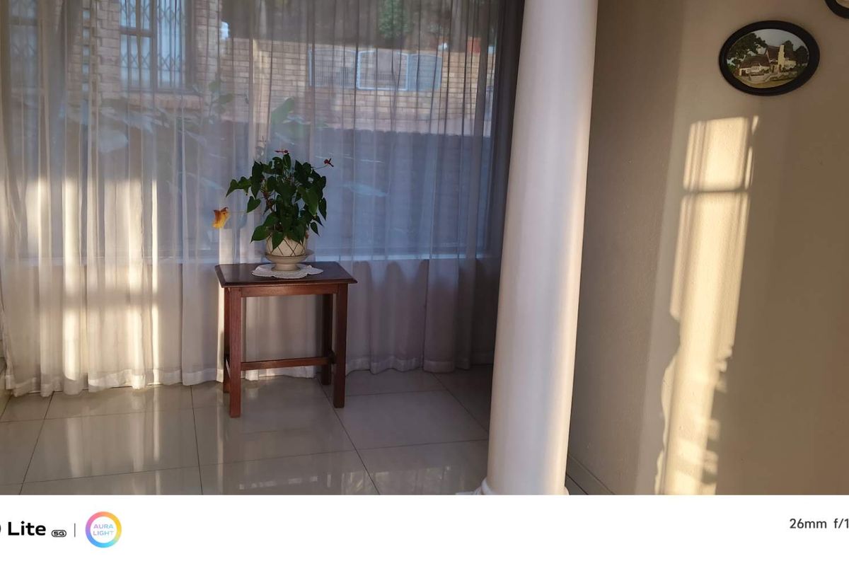 Huge Family Home for Sale in Sought After Suburb - Photo 3