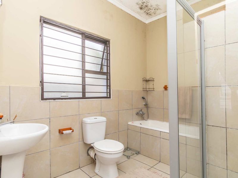 Modern Comfort Meets Secure Lifestyle Living - Photo 10
