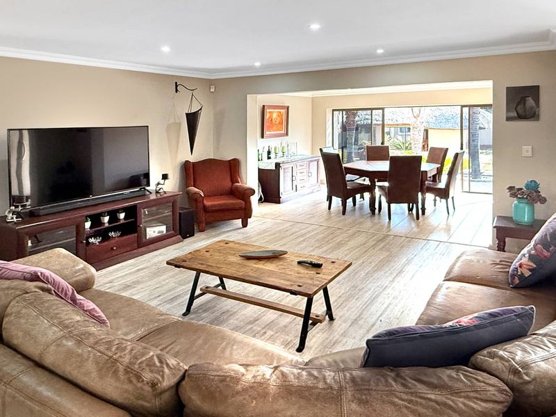Stunning Four Bedroom Home in Excellent Estate, The Ultimate in Lifestyle Living - Photo 7