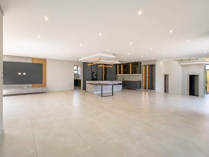 Prestigious Brand-New Five-Bedroom Home For Sale in Waterfall Country Estate” - Photo 4