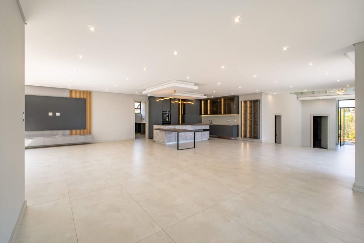 Prestigious Brand-New Five-Bedroom Home For Sale in Waterfall Country Estate” - Photo 4