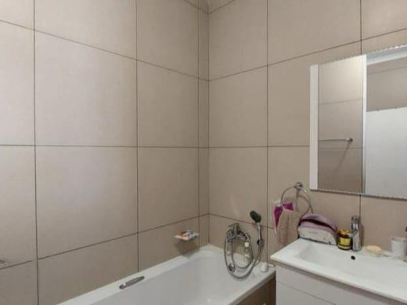 1 Bedroom Apartment in Royal Reef West - Photo 8