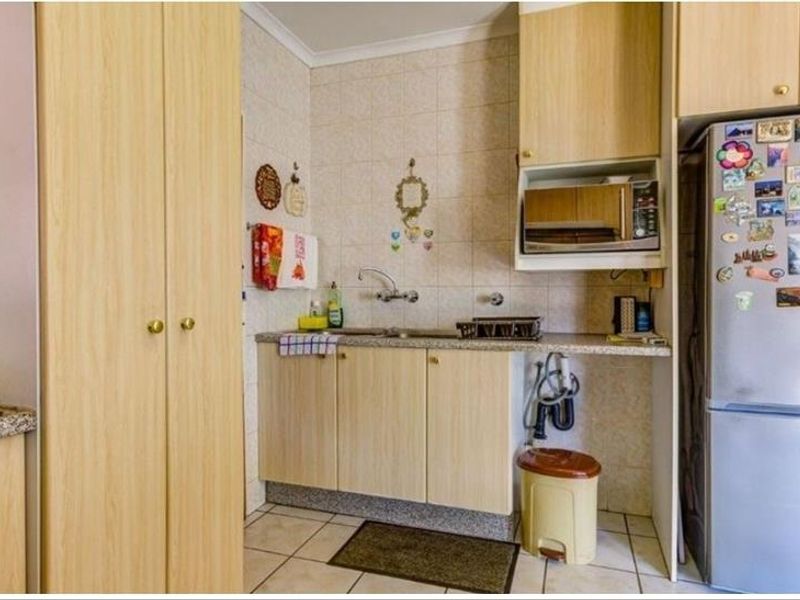 3 Bedroom House in Glen Marais - Photo 7