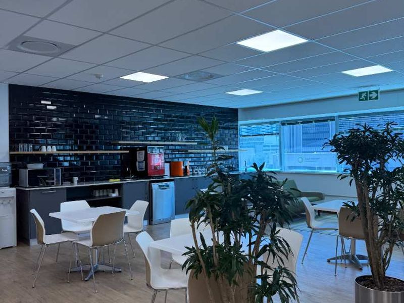 beautifully fitted out 950m2 office to let in the Towers - Photo 2